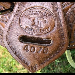 Double tt show saddle